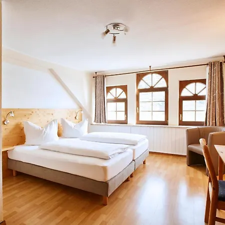 Weinhaus Lenz Hotel Briedern
